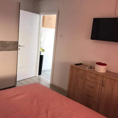 Jonas Apartman