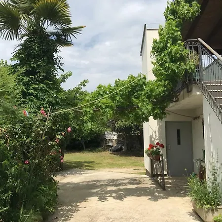 アパート Jonas ロヴィニ